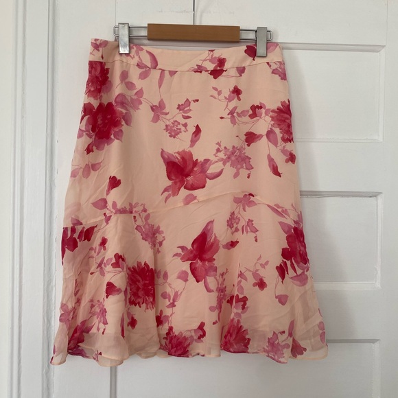 Banana Republic Dresses & Skirts - Banana Republic silk floral skirt